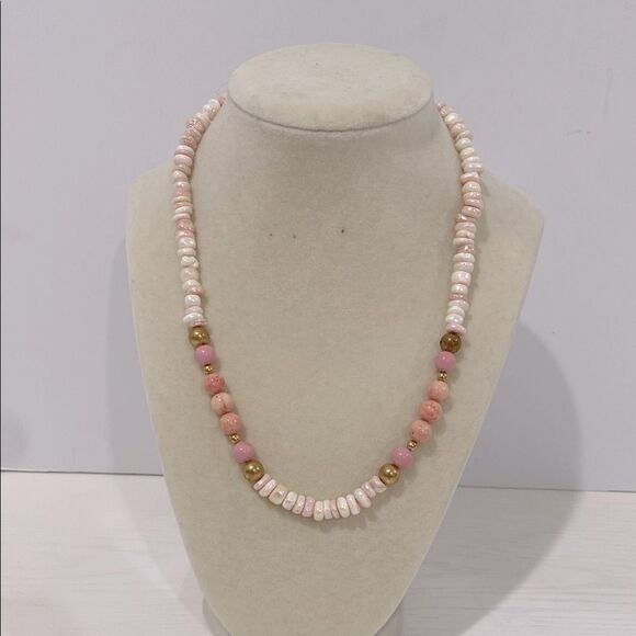 Vintage Conch Shell Round Bead Pink and White Beaded Necklace - Picture 1 of 9